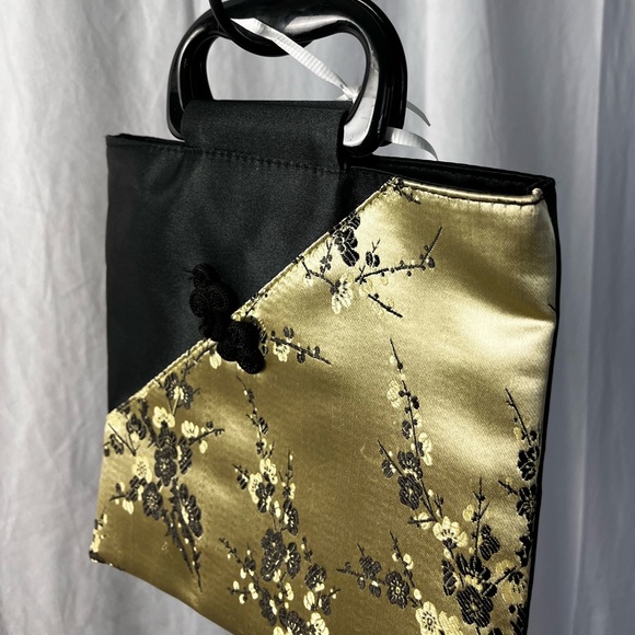 Asian inspired Black and Ivory silken bag with embroidered flower pattern - Picture 5 of 6
